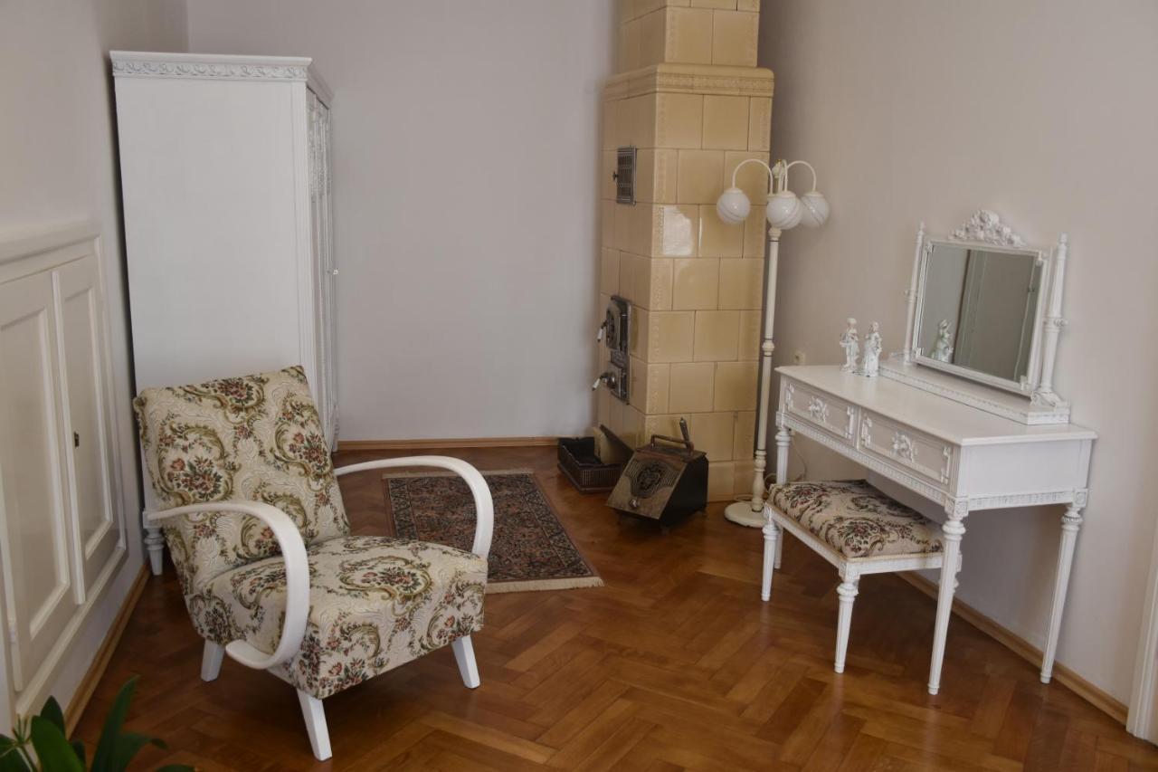 Lovecky Apartman Na Namesti Ve Frenstate Pod Radhostem Lägenhet Frenštát pod Radhoštěm Exteriör bild