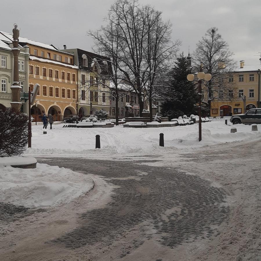 Lovecky Apartman Na Namesti Ve Frenstate Pod Radhostem Lägenhet Frenštát pod Radhoštěm Exteriör bild